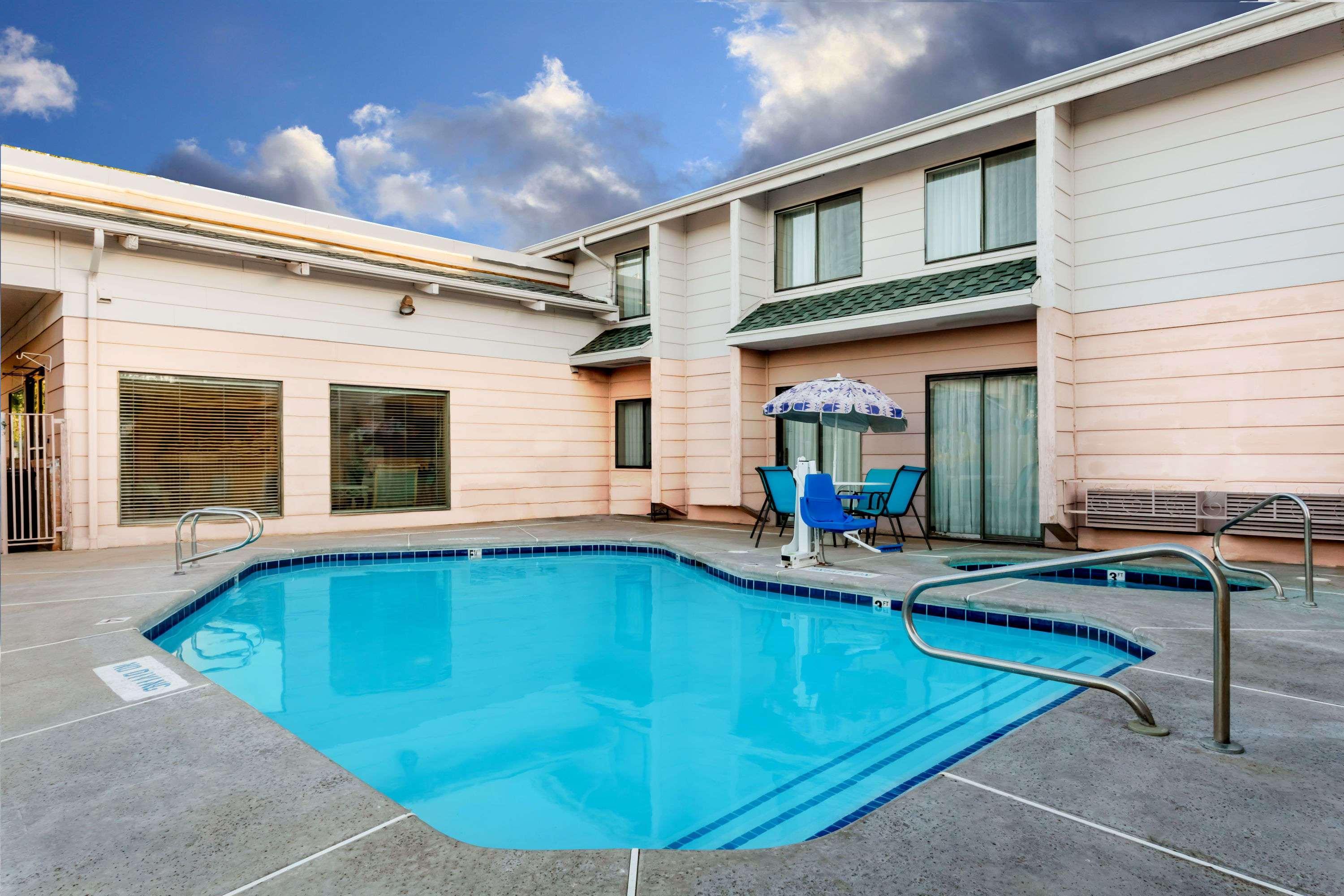 Days Inn & Suites By Wyndham Kanab Exterior photo